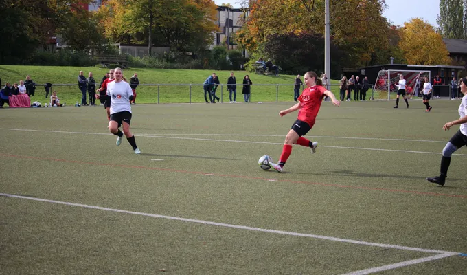 Frauen gewinnen 6:2 und bleiben Tabellenführer