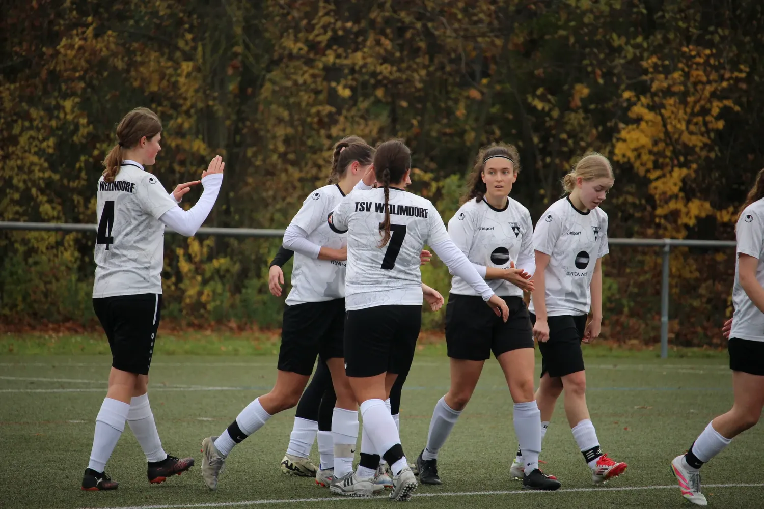 Frauen gewinnen und beenden Hinrunde auf Platz 2