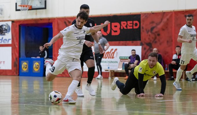Rekordmeister trifft auf amtierenden Meister